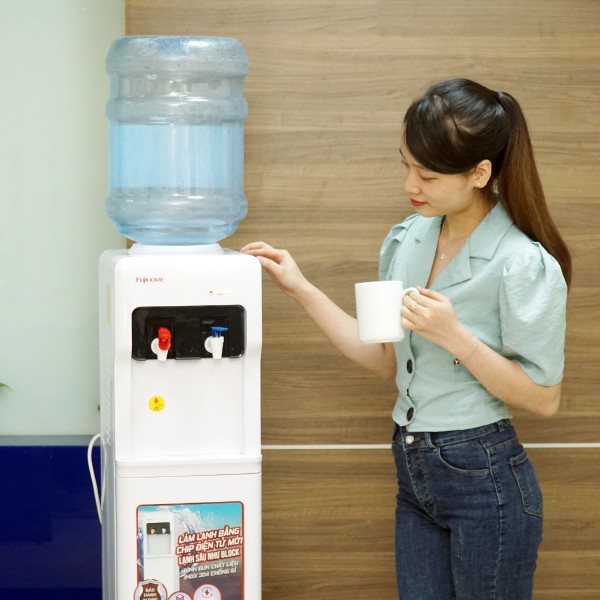 Cây nước nóng lạnh Fujihome WD5320E ảnh thực tế