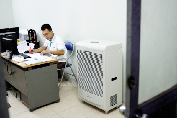 Máy hút ẩm công nghiệp FujiE HM-6120EB (120 lít/ngày)