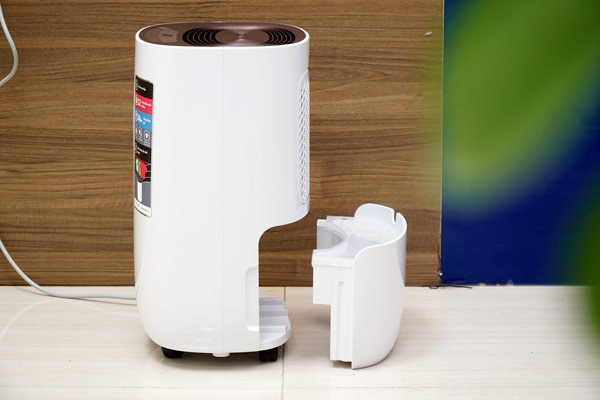 Máy hút ẩm FujiE HM-912EC-N bình chứa nước thải có thể tháo rời