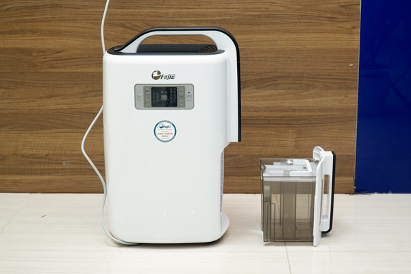 Máy hút ẩm FujiE HM-916EC bình chứa nước tháo rời
