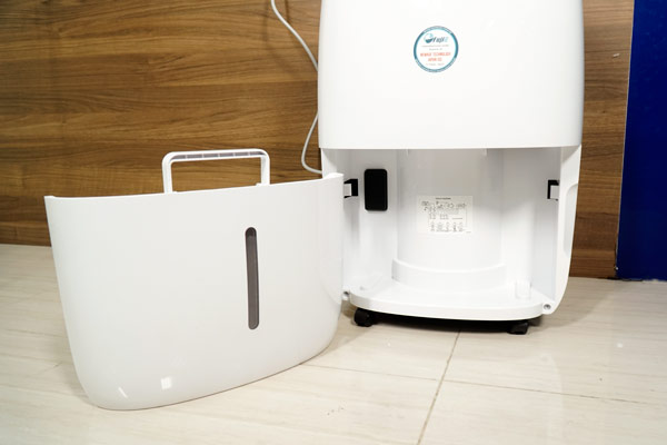 Máy hút ẩm FujiE HM-920EC bình chứa nước thải