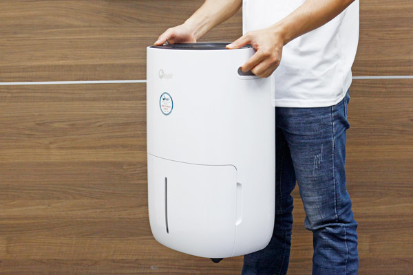 Máy hút ẩm FujiE HM-920EN nhỏ gọn dễ di chuyển