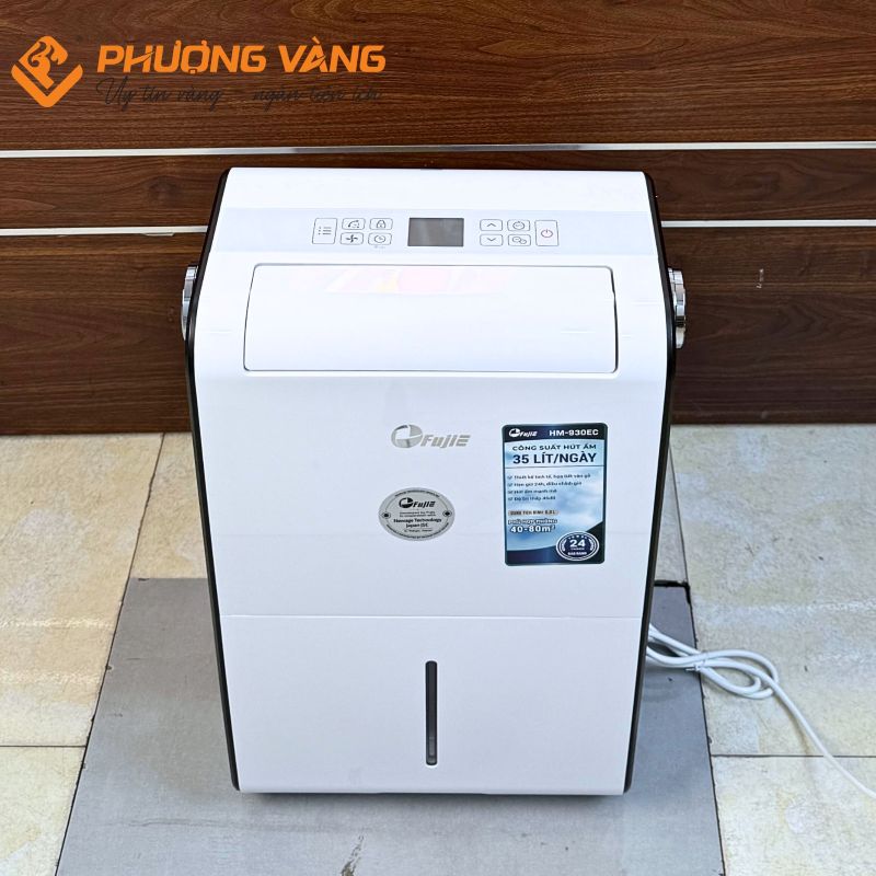 Máy hút ẩm FujiE HM-930EC bảng điều khiển và màn hình hiển thị