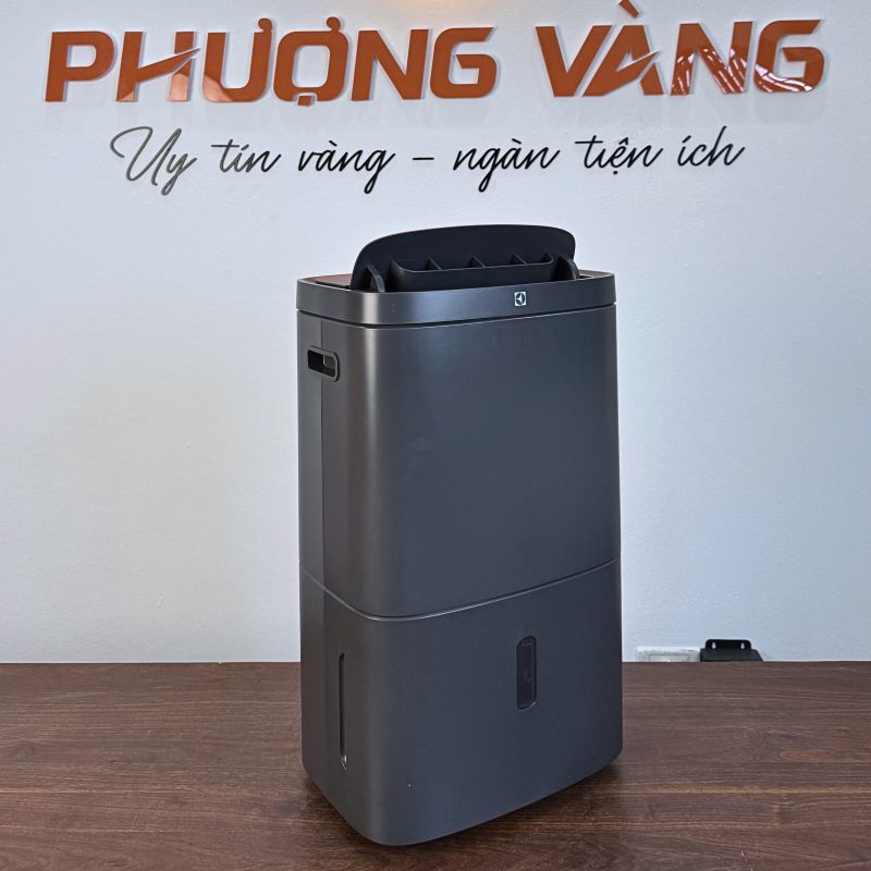 Máy hút ẩm lọc không khí Electrolux EDH12TRBD2 góc nghiêng phải, cửa gió mở