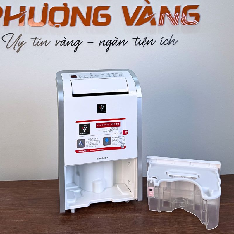 Máy hút ẩm Sharp DW-D20A-W bình nước 4.5 lít, có lỗ thoát nước liên tục