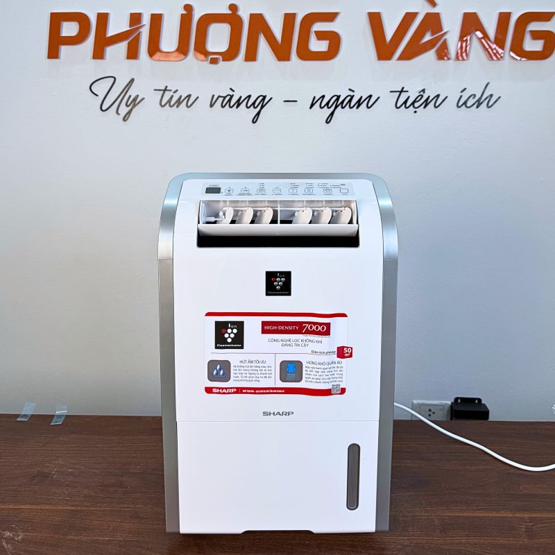 Máy hút ẩm Sharp DW-D20A-W đảo gió tự động