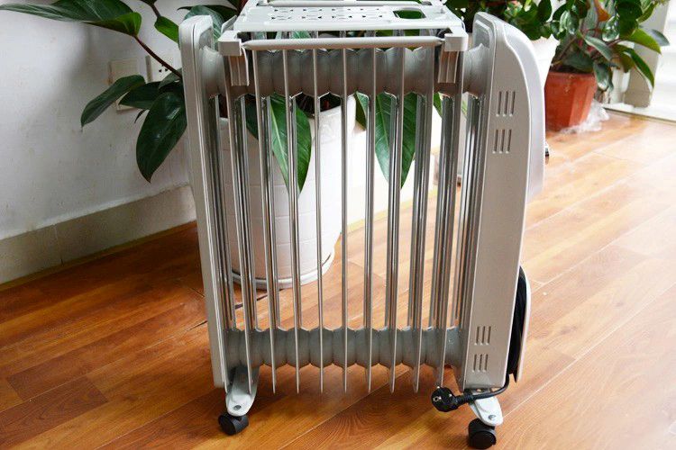 Máy sưởi dầu Tiross TS9211, 11 thanh, 2300W