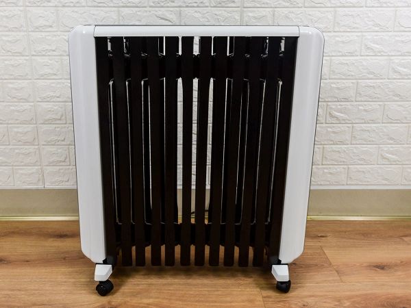 Máy sưởi dầu Tiross TS9218, 12 thanh kín, điều khiển từ xa