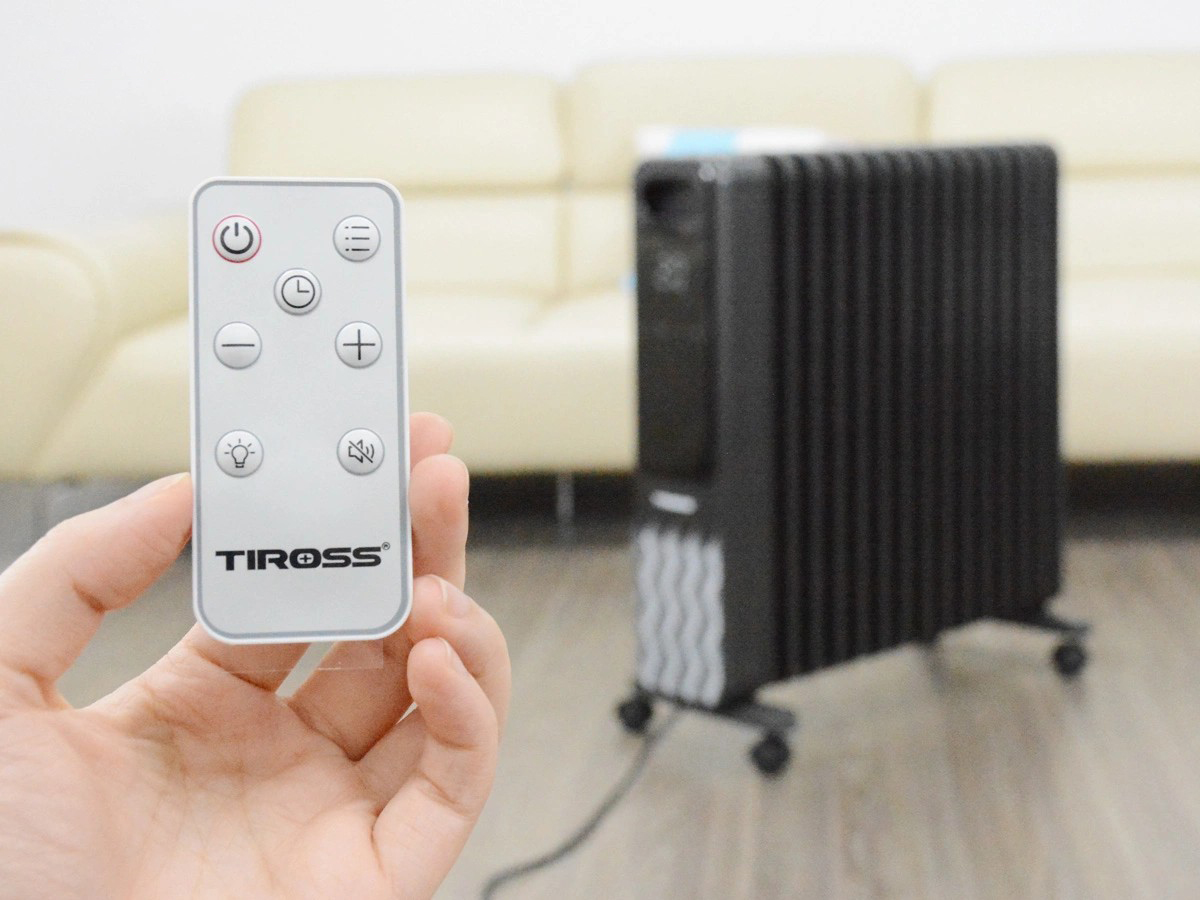 Máy sưởi dầu Tiross TS9222, 15 thanh, có điều khiển từ xa