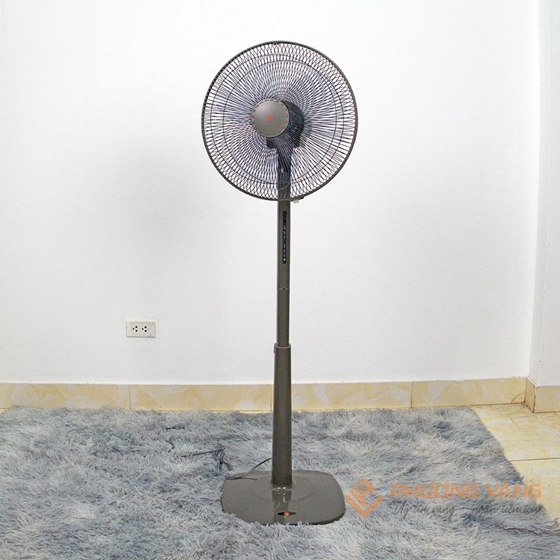 Quạt đứng KDK M40K(GY) mặt trước