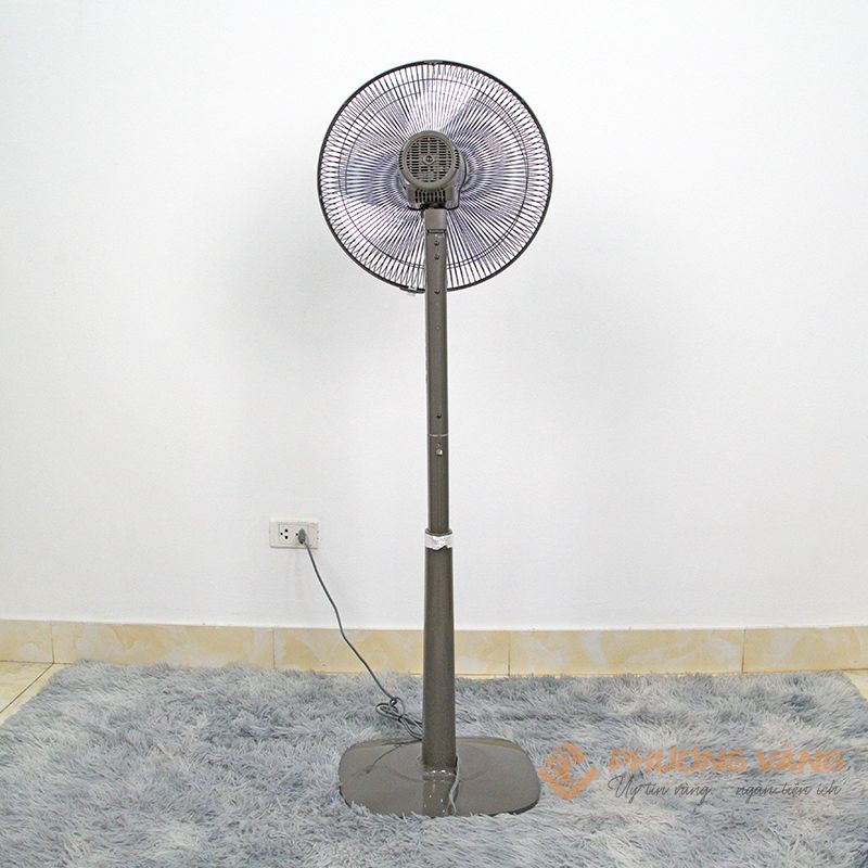 Quạt đứng KDK M40K(GY) mặt sau
