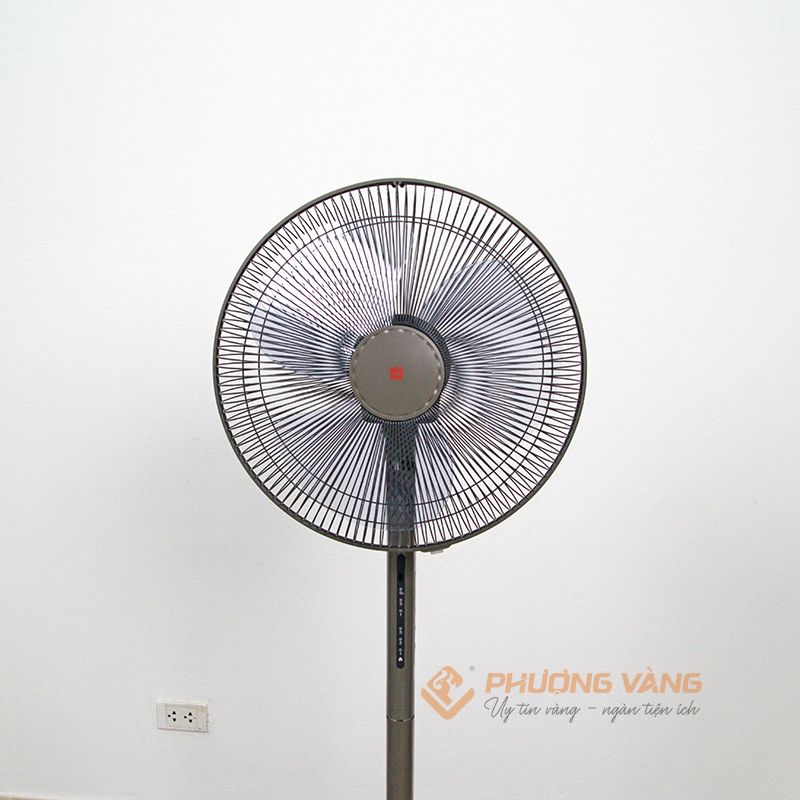 Quạt đứng KDK M40K(GY) 3 cánh