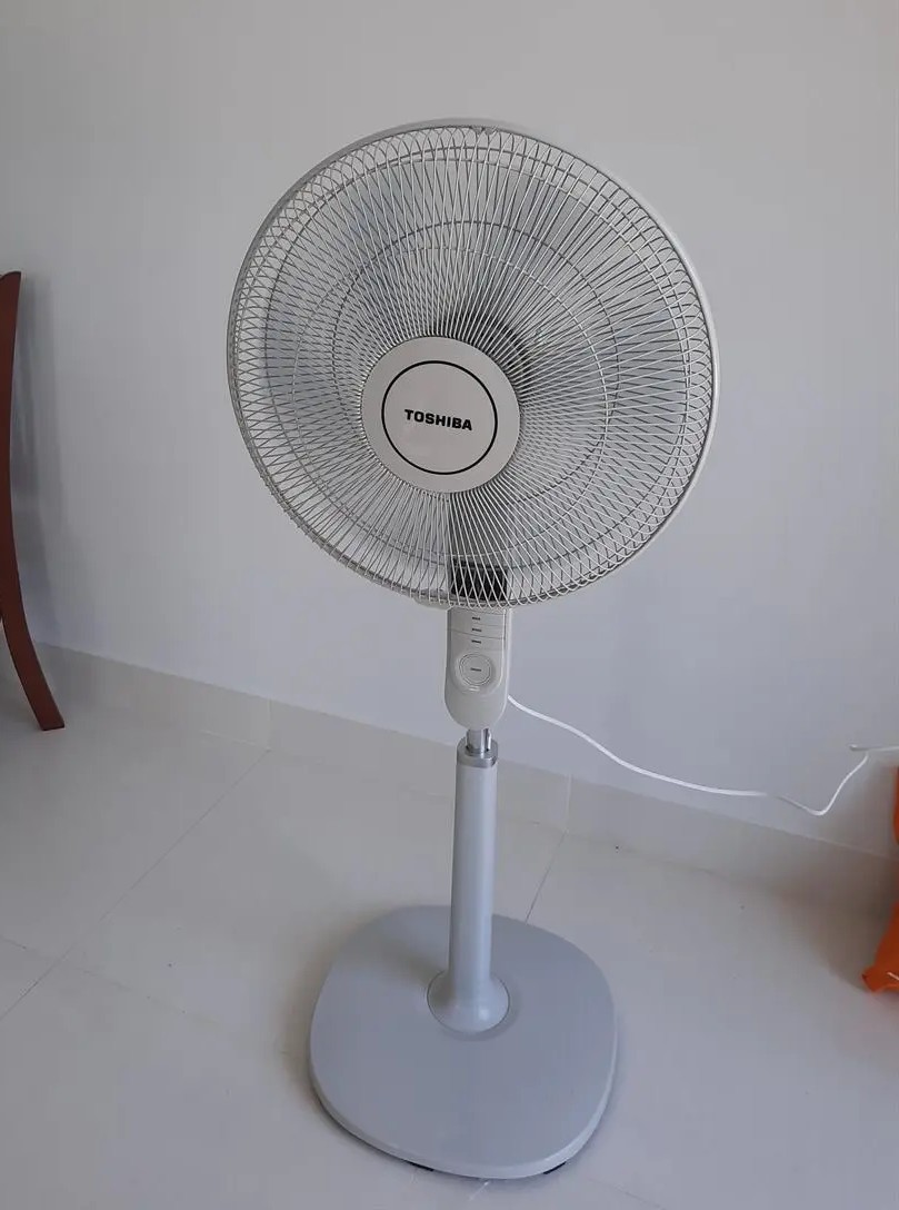 Quạt đứng Toshiba F-LSA20(H)VN 60W