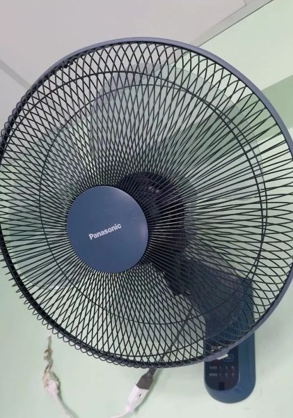 Quạt treo tường Panasonic F-409MB 51W