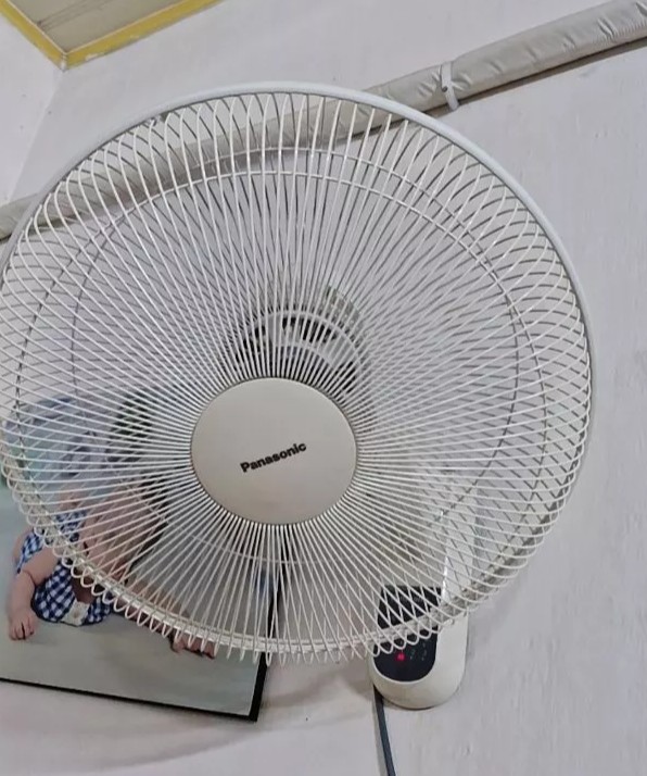 Quạt treo tường Panasonic F-409MG 51W